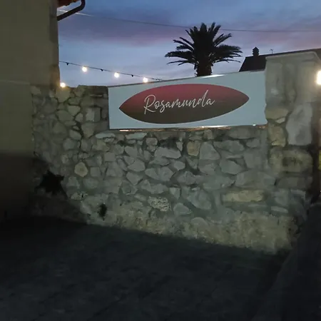 Casa Rosamunda Con Gran Jardin Y Cerca Del Mar Vakantiehuis
